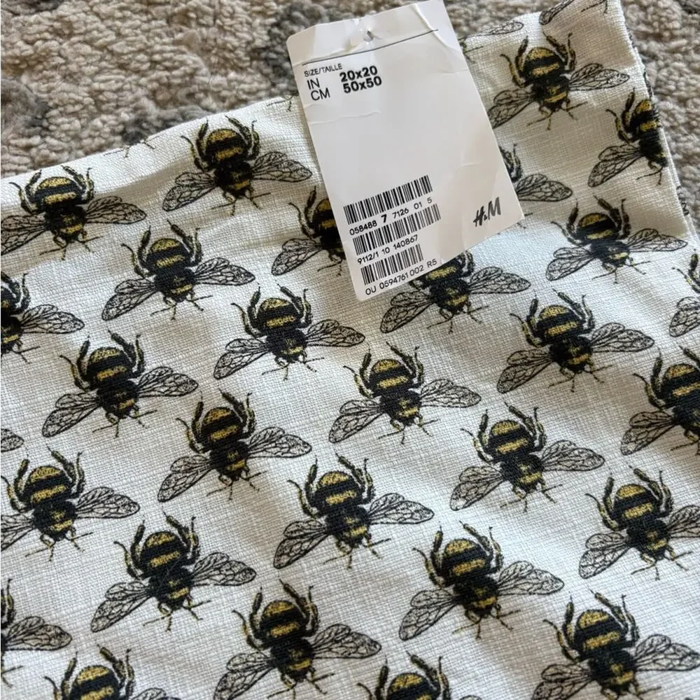 NWT H&M bee pillow case cover